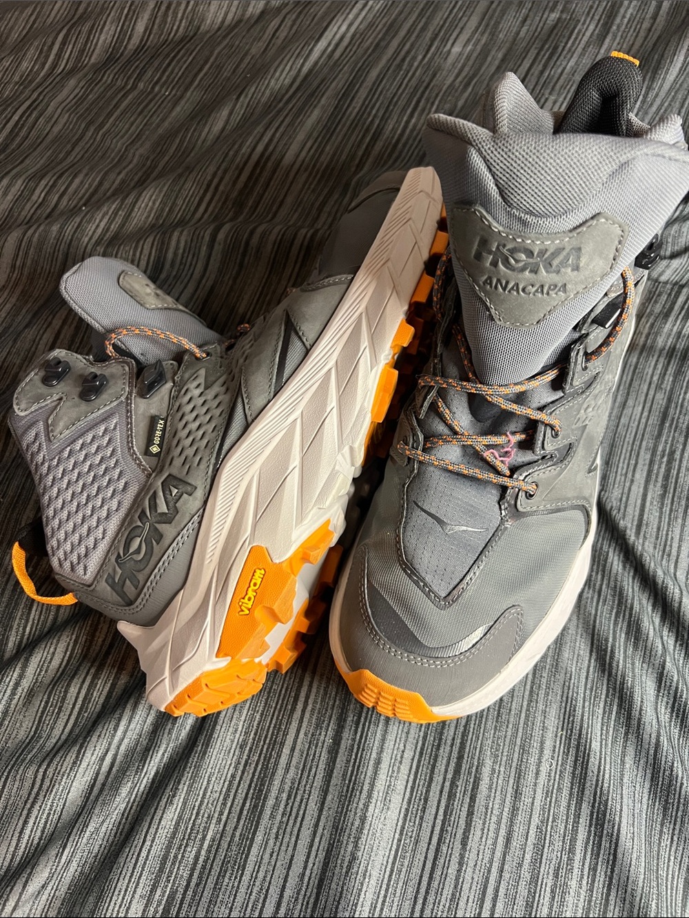 Hoka Anacapa Mid GTX.